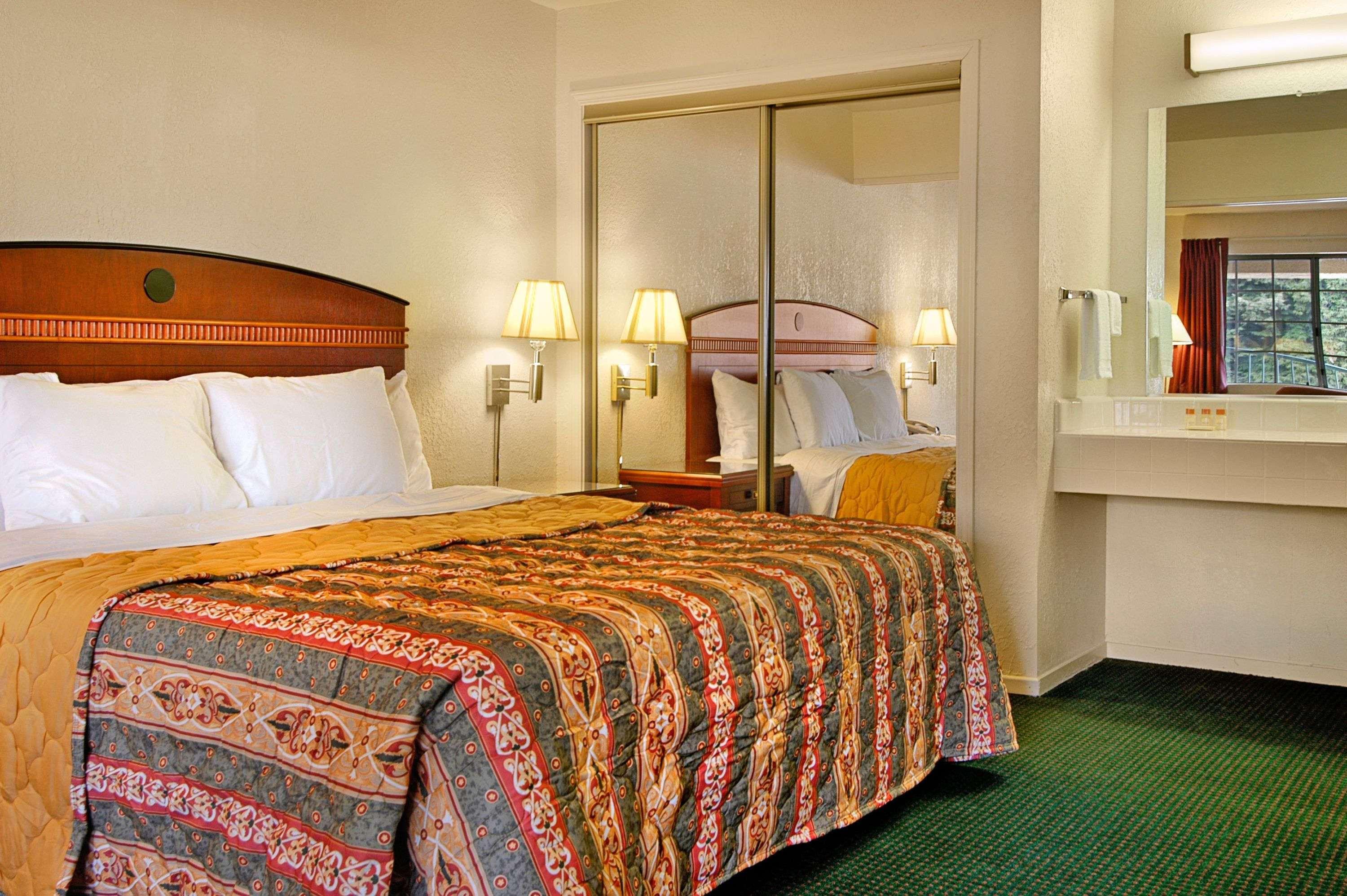 Mission Inn And Suites Гейвард Екстер'єр фото